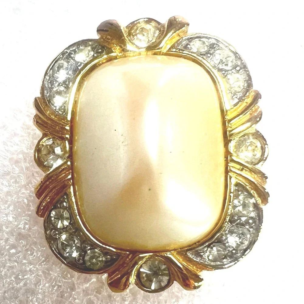 Vintage Richeileu Button Earrings 1